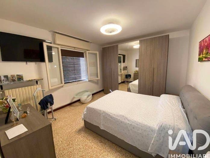 Appartamento quadrilocale in vendita in Via Gazzoli, Centro, Novi di Modena