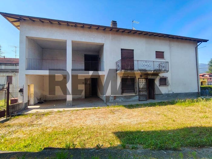 Casa con 6 locali in vendita in VIA GARIBALDI, Centro, Biandronno
