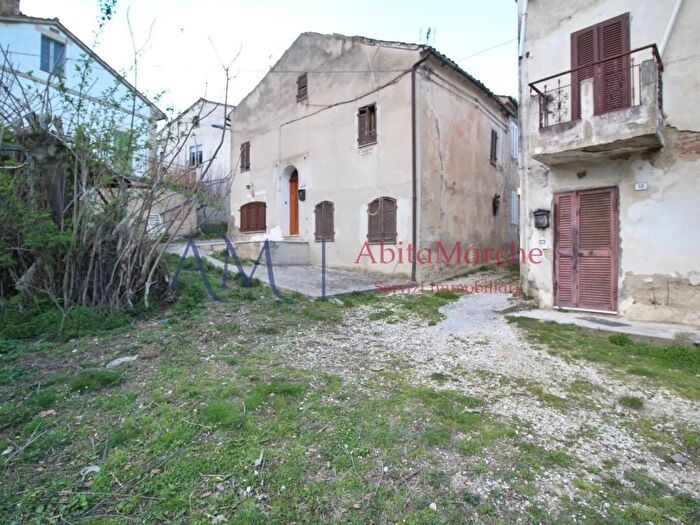 Casa quadrilocale in vendita in Strada Faleriense A Valle, Falerone