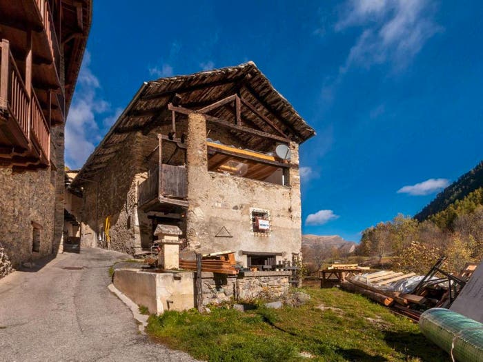 Casa trilocale in vendita in Borgo Chialvetta Snc, Centro, Acceglio