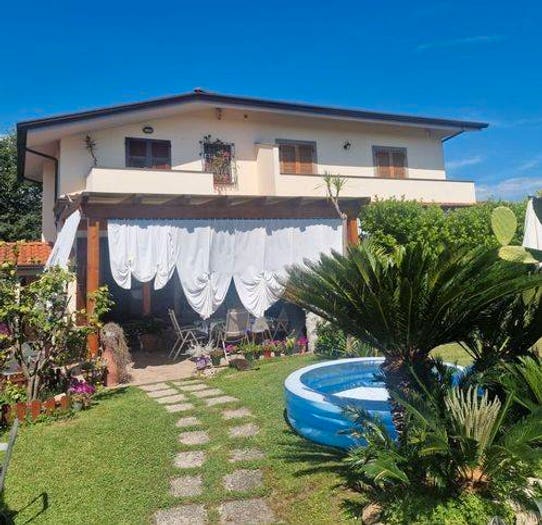 Casa con 5 locali in vendita in Ronchi Poveromo, Massa