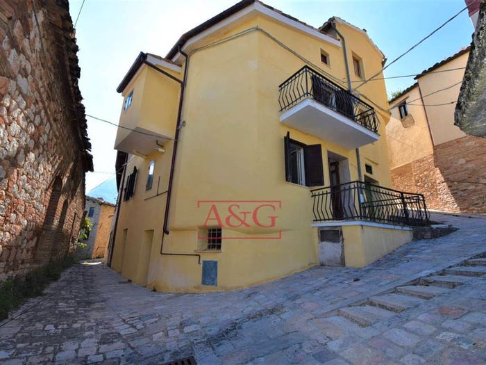 Casa con 6 locali in vendita in X Valle, Montefortino