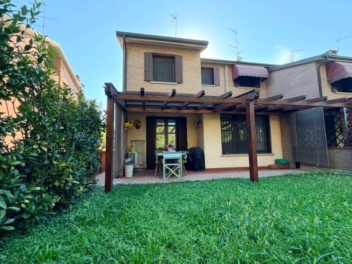 Casa con 6 locali in vendita in Via Pomposa, Ferrara