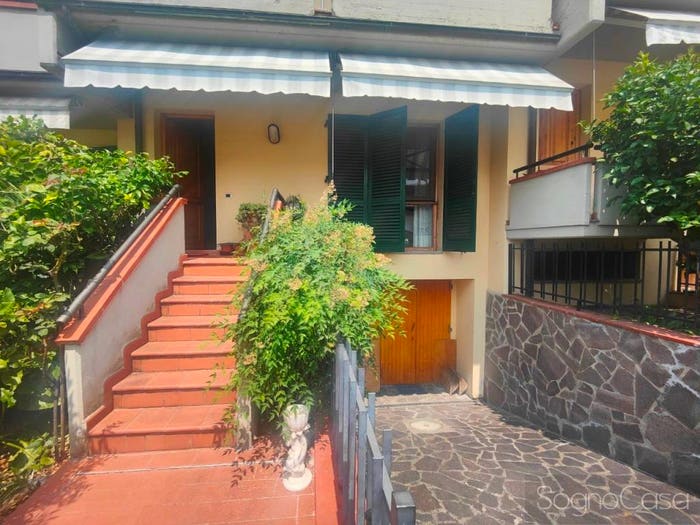 Casa con 6 locali in vendita in Via Fratelli Rosselli, Centro, Calenzano