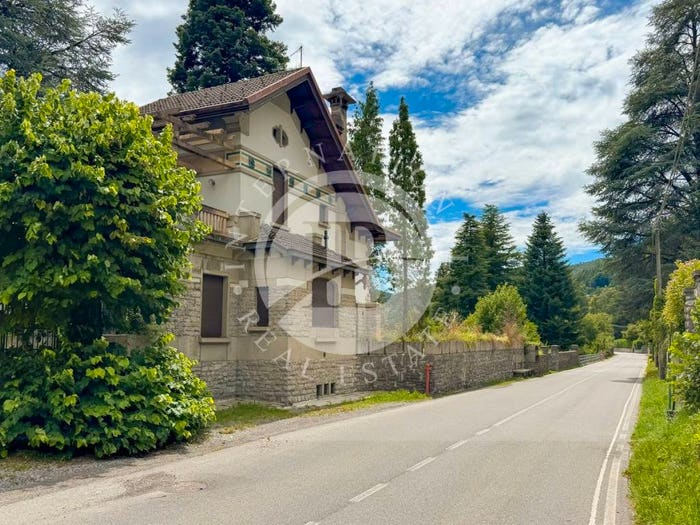 Casa con 6 locali in vendita in Lanzo D'Intelvi, Alta Valle Intelvi