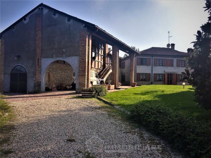 Casa con 6 locali in vendita in FORTUNAGO LOCALITA' GRAVANAGO, Fortunago