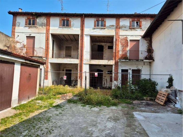 Casa con 6 locali in vendita in Via Moreschi, Cermenate