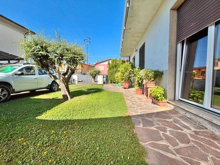 Casa con 6 locali in vendita in Via Chiasso Roggi, Lammari Lunata, Capannori