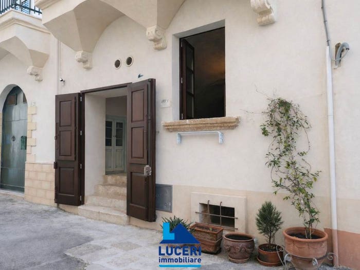 Appartamento trilocale in vendita in Via Francesco Patitari, Centro Storico, Gallipoli