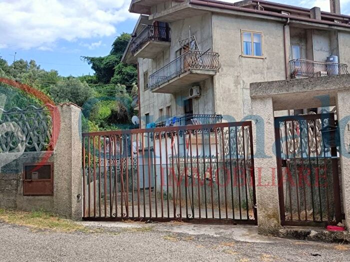 Appartamento con 5 locali in vendita in Via Gattoleo D, Pontegrande Sant'Elia, Catanzaro