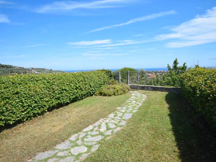 Appartamento bilocale in vendita in Via Besusta, Centro, Diano Castello