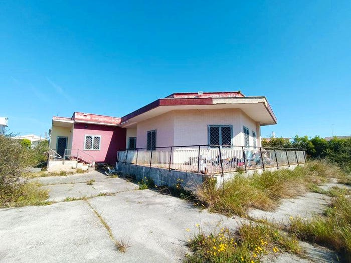 Casa con 6 locali in vendita in Viale Anton Sminck Van Pitloo, Baia Verde, Castel Volturno