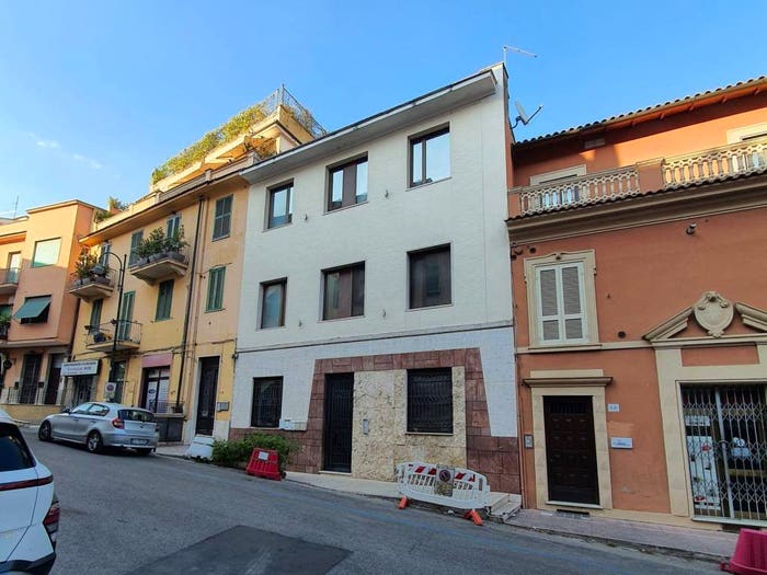 Appartamento con 6 locali in vendita in Via Marco Minghetti, Centro, Frosinone