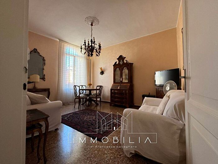 Appartamento con 5 locali in vendita in San Polo, Venezia