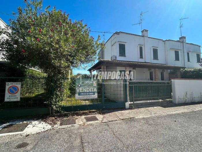 Casa quadrilocale in vendita in Via Borso D'Este Lido di Pomposa, Lido degli Scacchi Lido di Pomposa, Comacchio