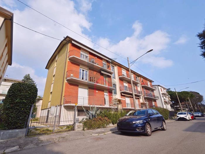 Appartamento quadrilocale in vendita in Viale Medaglie d'Oro, Spazzoli Medaglie D'Oro, Forlì
