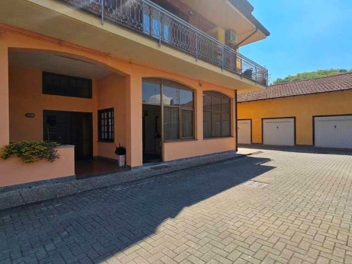 Appartamento trilocale in vendita in Via Roma, Dormelletto