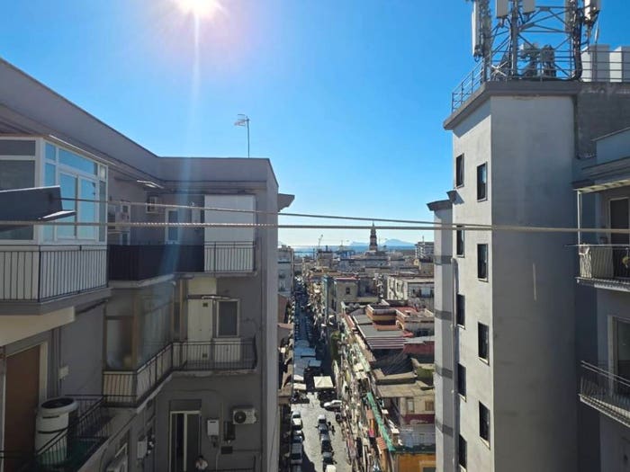 Appartamento con 6 locali in vendita in Piazza Giuseppe Garibaldi, Mercato, Napoli