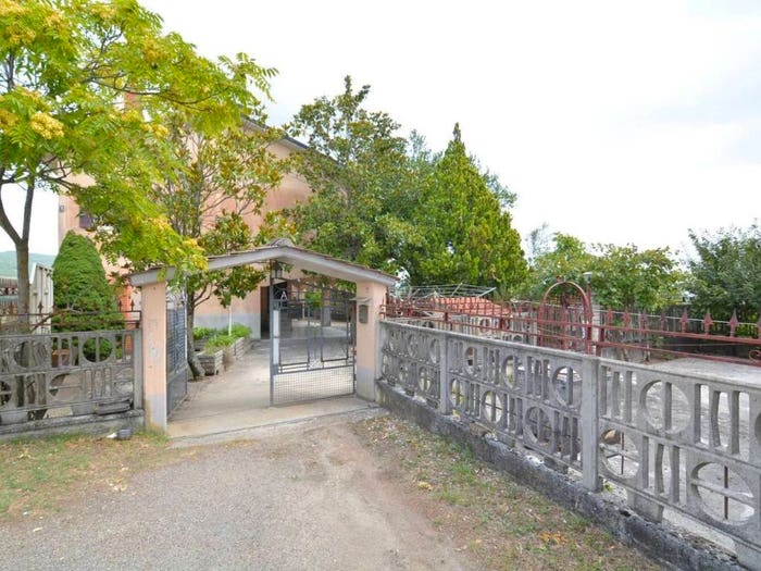 Casa con 6 locali in vendita in Lioni