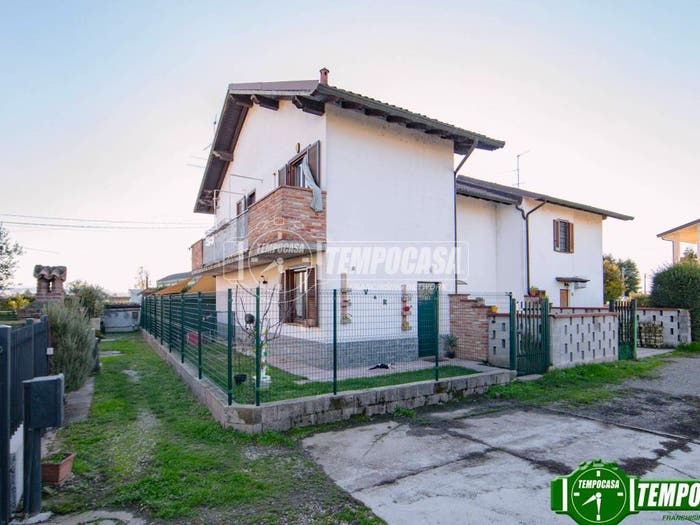 Casa trilocale in vendita in Via Palazzo, Centro, Mezzanino
