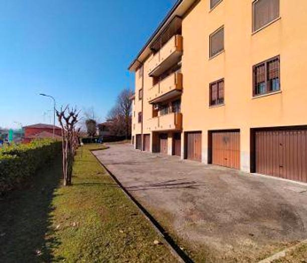Appartamento quadrilocale in vendita in Via Milano, Centro, San Zenone al Lambro