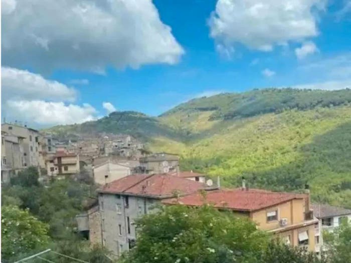 Appartamento trilocale in vendita in Via Monticello del Lago, Centro, Lenola