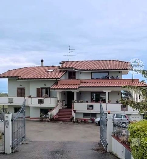 Casa con 6 locali in vendita in Contrada Civita, Colonnella
