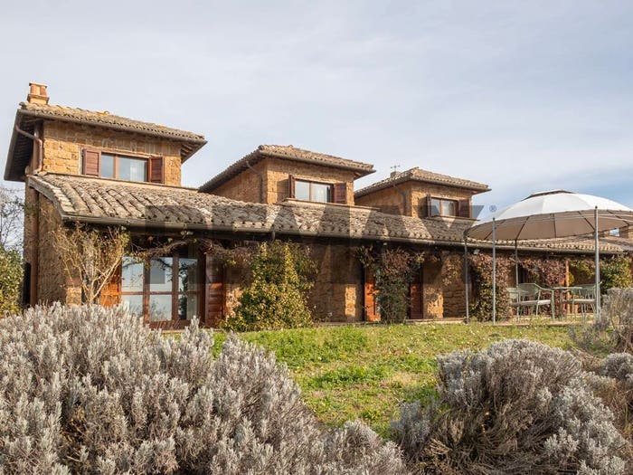 Casa con 6 locali in vendita in Campo Rotondo, Centro, Capranica
