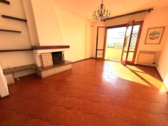 Casa con 5 locali in vendita in via Indipendenza, Darsena Ex Campo di Aviazione, Viareggio