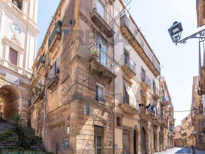 Appartamento quadrilocale in vendita in Corso Vittorio Emanuele, Centro, Caltagirone