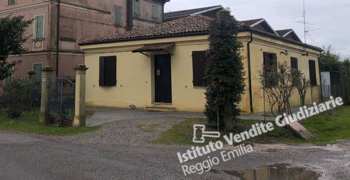 Appartamento con 6 locali in vendita in Via Motta, Fabbrico