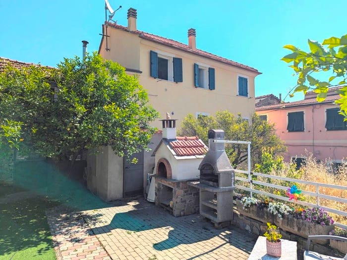 Casa con 6 locali in vendita in Via della Chiesa, Centro, Diano Arentino
