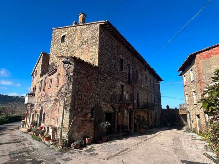 Appartamento con 6 locali in vendita in Via del Lavoro, Sant'arcangelo, Magione
