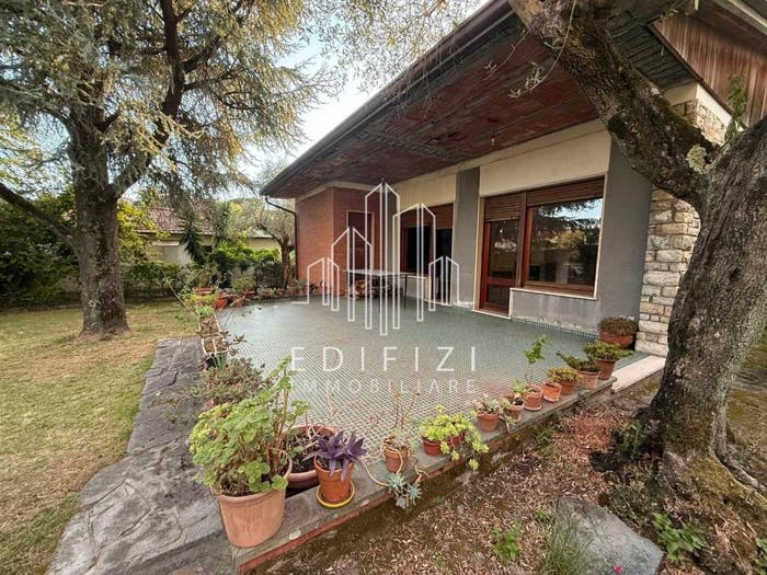 Casa con 6 locali in vendita in Centro, Massa