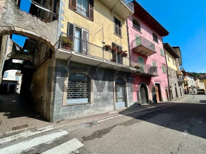 Appartamento trilocale in vendita in Centro, Riva di Solto