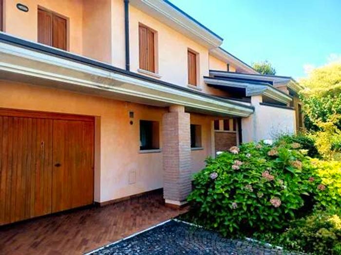 Casa con 6 locali in vendita in Viale Della Repubblica No Number, Centro, San Polo di Piave