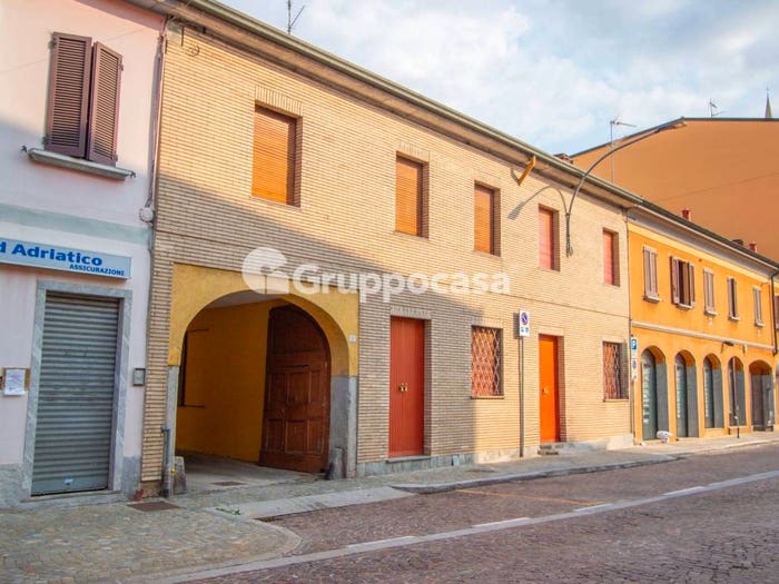 Casa con 6 locali in vendita in Piazza San Martino, Centro, Inveruno