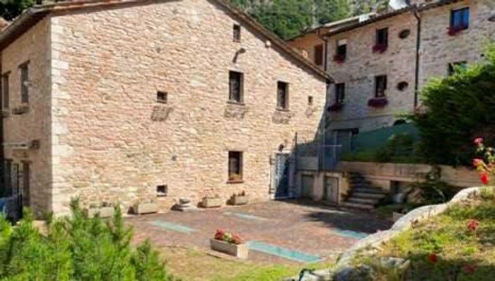 Appartamento con 6 locali in vendita in Via Marconi, Centro, Piobbico