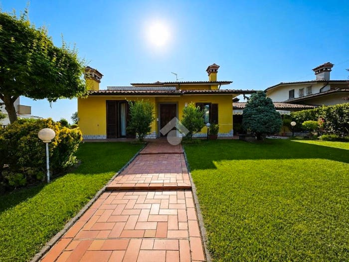 Casa con 6 locali in vendita in Via Monsignor G Bosetti, Centro, Chiari