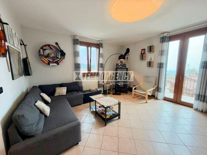 Appartamento trilocale in vendita in Via Leonardo da Vinci, Centro, Serramazzoni