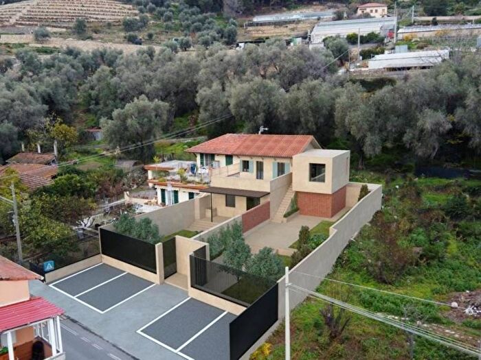 Appartamento trilocale in vendita in Via Louis Pasteur, Due Strade, Bordighera