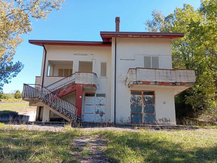 Casa con 6 locali in vendita in Lapio