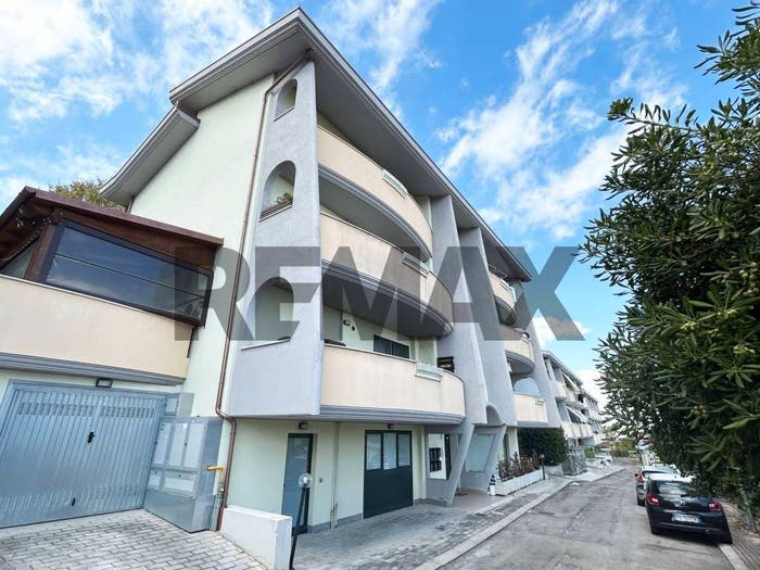 Appartamento trilocale in vendita in CONTRADA COLLE BARBONE, Cappelle sul Tavo