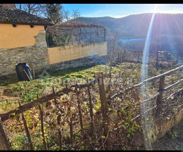 Casa trilocale in vendita in Frazione Grazzi, Romagnese