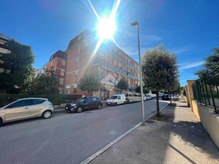 Appartamento quadrilocale in vendita in Viale Guglielmo Marconi, Centro, Lanciano
