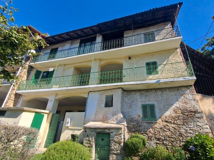 Casa con 6 locali in vendita in Località Rasco, Rasco, Valduggia
