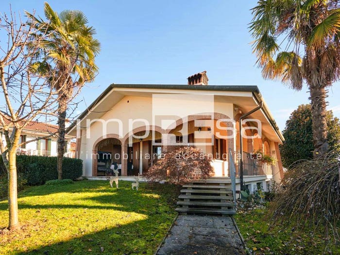 Casa quadrilocale in vendita in Via Marmolada, Camalò, Povegliano