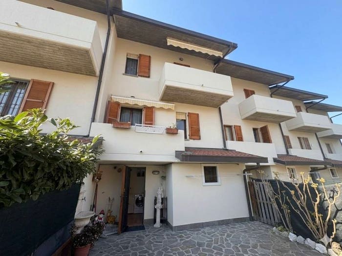 Casa con 5 locali in vendita in Via Europa Unita Carvico, Carvico