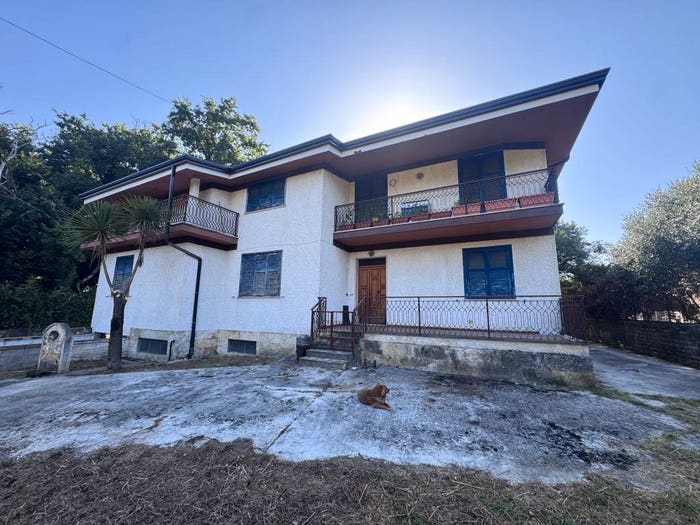 Casa con 6 locali in vendita in Via Farneto, Supino