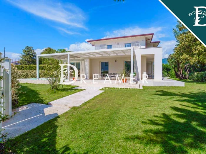 Casa con 6 locali in vendita in Via G Amendola F, Caranna, Forte dei Marmi